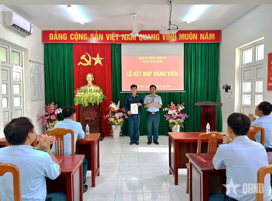 Tự hào được đứng trong hàng ngũ của Đảng